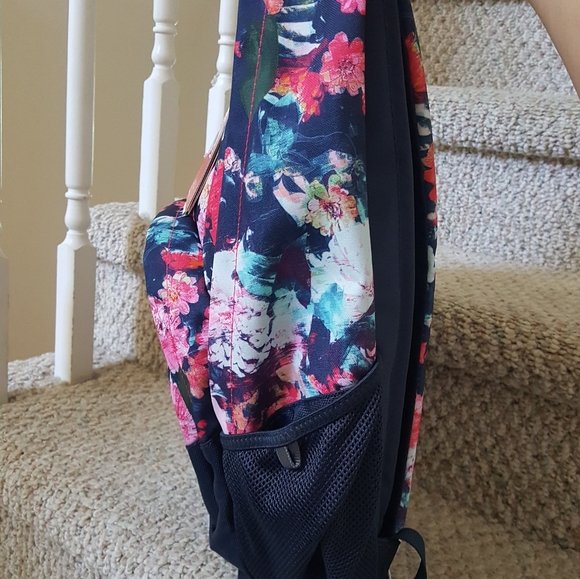 The North face backpack - Picture 2 of 9